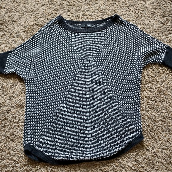 a.n.a. - Size Small Petite - Black and White Loose Knit Top - Picture 1 of 2